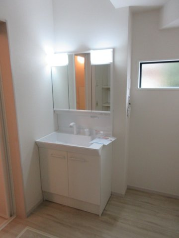 【仲介手数料無料】新築戸建　東松山市石橋1790-36（全1棟）の独立洗面台