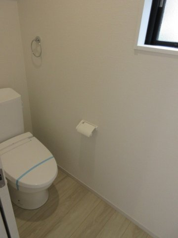 【仲介手数料無料】新築戸建　東松山市石橋1790-36（全1棟）のトイレ