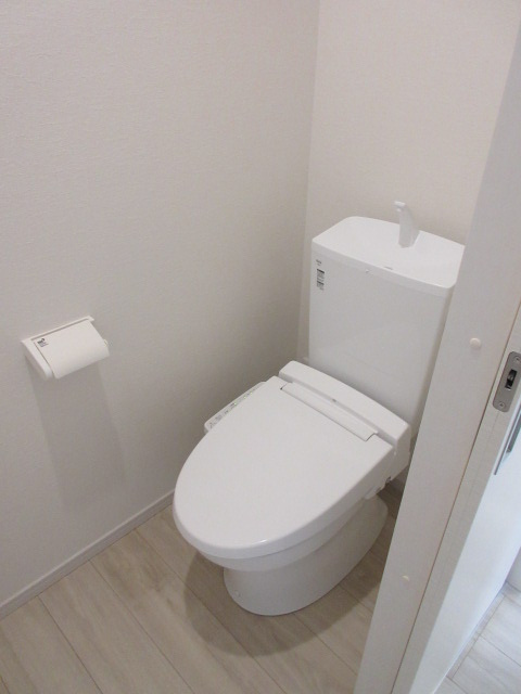 【仲介手数料無料】新築戸建　東松山市石橋1790-36（全1棟）のトイレ