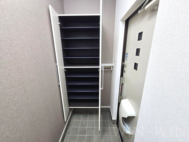 ブルーデイジーの玄関