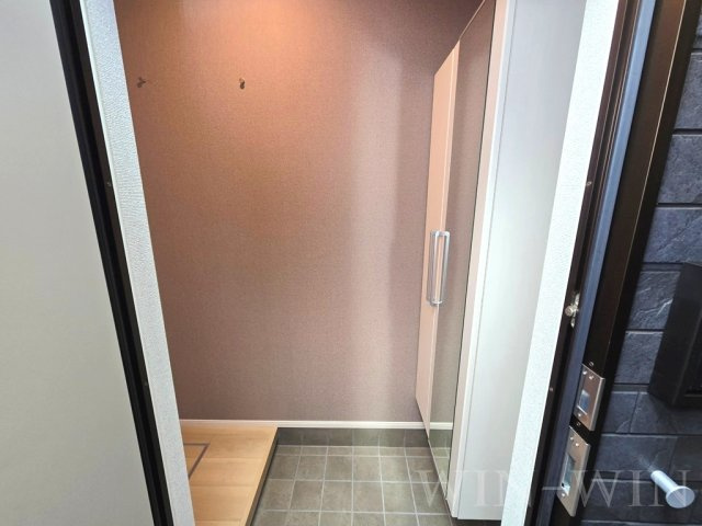 ブルーデイジーの玄関