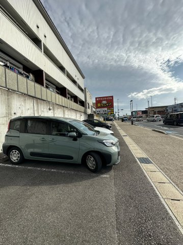 メゾン248の駐車場
