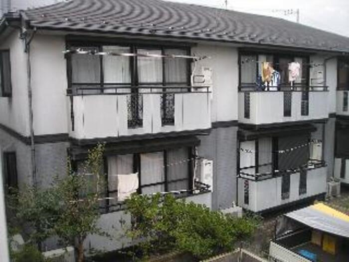 武蔵野市中町２丁目のアパートの外観