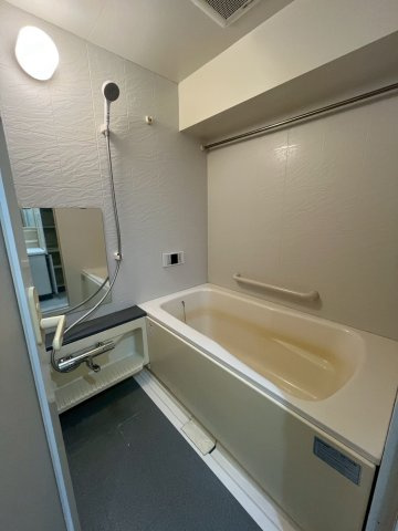 ロータリー宝塚南口の浴室|コンパクトで使いやすいお風呂です