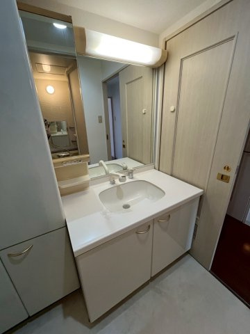 ロータリー宝塚南口の洗面所|脱衣スペースもあります