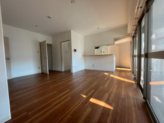 ロータリー宝塚南口の居間・リビング|ゆったり過ごせる居間です