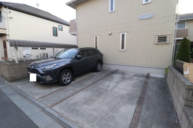 サン・ボヌールの駐車場