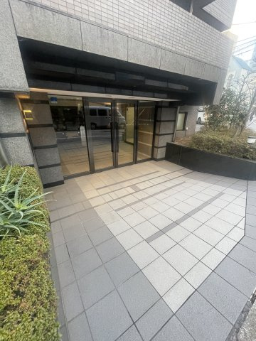 ルーブル笹塚弐番館のエントランス