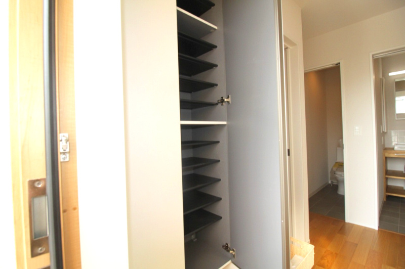 野市町西野　中古戸建【未入居物件】モデルハウス　の収納|玄関収納