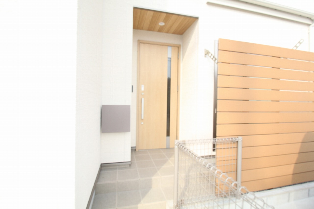 野市町西野　中古戸建【未入居物件】モデルハウス　の玄関