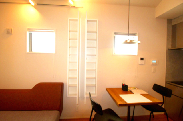 野市町西野　中古戸建【未入居物件】モデルハウス　の居間・リビング|収納