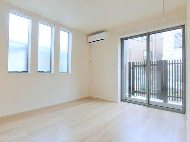 ルボワ阿佐谷の居間・リビング|★2面採光の明るいリビング★