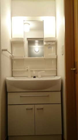 カーサ　セゾンの独立洗面台|忙しい朝には欠かせない洗面所です