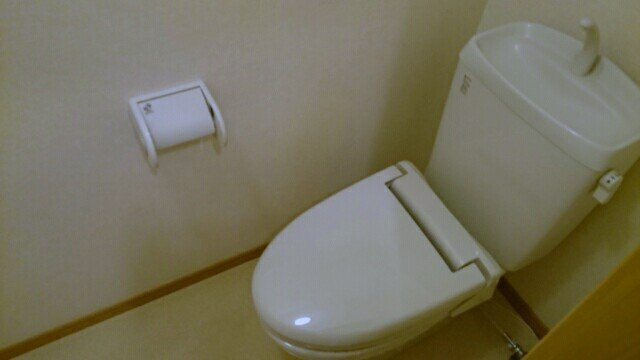 カーサ　セゾンのトイレ|落ち着いた色調のトイレです