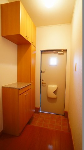 コーラルⅡの玄関|収納もある玄関です