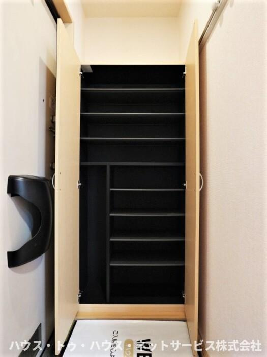 サンロイヤルの玄関