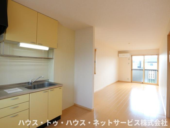 サンロイヤルの居間・リビング