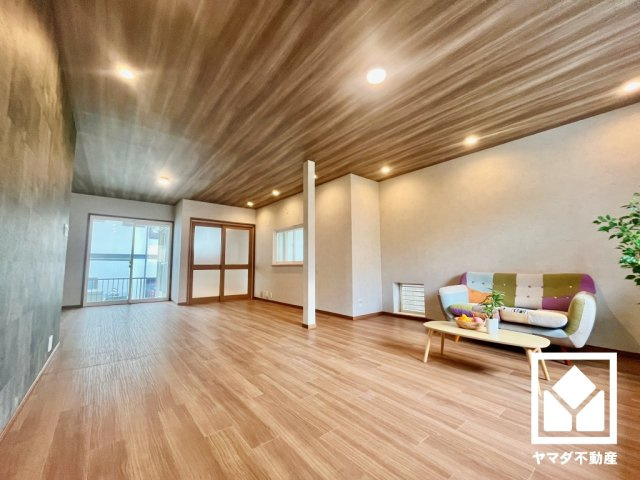 京田辺市山手東１丁目の居間・リビング
