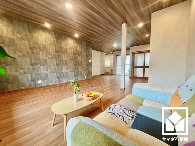京田辺市山手東１丁目の居間・リビング