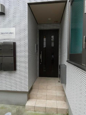 【エントランス】 | シグネチャープレイス | 清潔なエントランスです