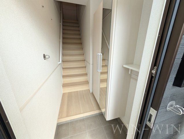 フリージア Bの玄関