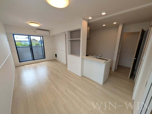 フリージア Bの居間・リビング