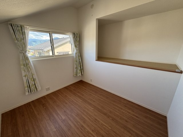 稲葉　中古住宅の洋室