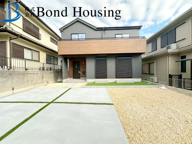 「お車4台駐車可」「WIC等嬉しい収納豊富」　垂水区神和台3丁目の外観