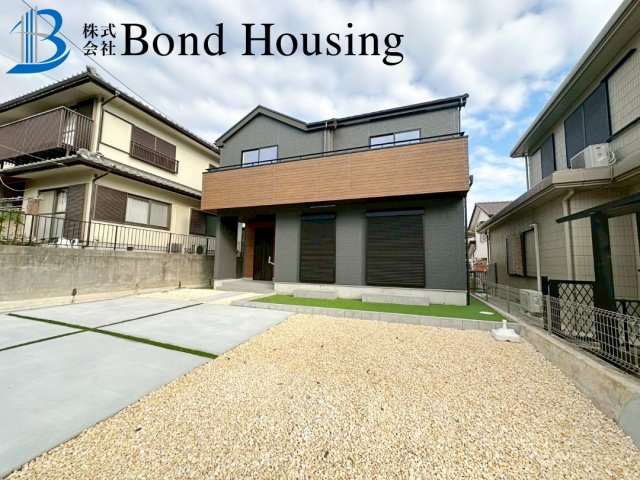 「お車4台駐車可」「WIC等嬉しい収納豊富」　垂水区神和台3丁目の外観