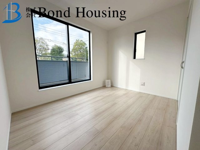 「お車4台駐車可」「WIC等嬉しい収納豊富」　垂水区神和台3丁目の駐車場