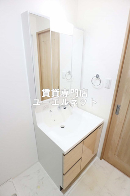 【独立洗面台】 | ラ・ルーチェ緑地公園 | 清潔感ある独立洗面台で毎日気持ちよく♪