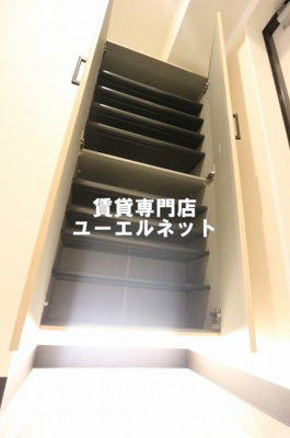 【設備】 | ラ・ルーチェ緑地公園 | 収納力たっぷりのシューズボックスで玄関すっきり！