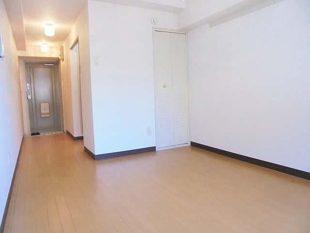 西明石ヤングパレス2の居間・リビング