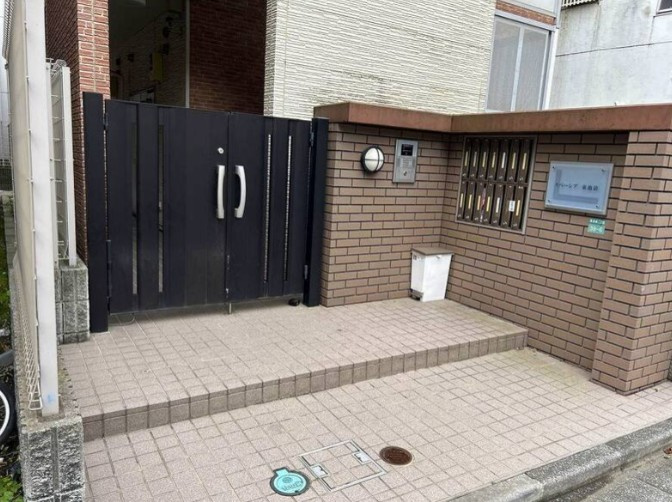 レオパレススペーシア東池袋のエントランス