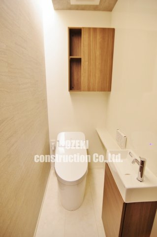 アニヴェルセルのトイレ