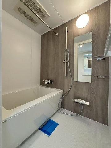 寝屋川東ファミリータウン西4番館の浴室|雨の日や冬の洗濯にうれしい浴室乾燥機付き！
