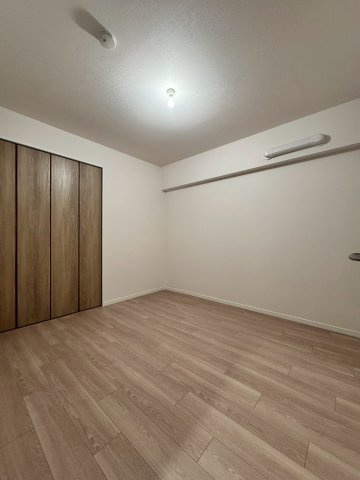 寝屋川東ファミリータウン西4番館の洋室