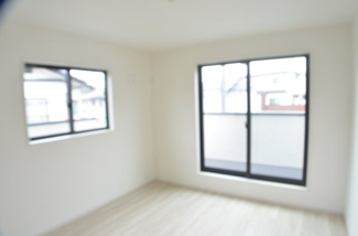 【洋室】 | さいたま市南区辻２丁目（全２棟） | 【２号棟】一人ひとり違う「快適な条件」を実現するため内装はシンプルに統一しています。飾り過ぎず拘り過ぎないデザインですので、あとは住む方の感性で自分だけのマイホームを創り上げてください。