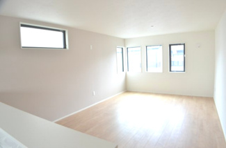 【居間・リビング】 | さいたま市南区辻２丁目（全２棟） | 【１号棟】20帖のリビングは家族の笑顔が集います。