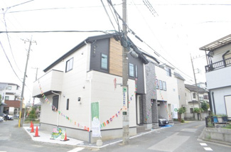 【前面道路含む現地写真】 | さいたま市南区辻２丁目（全２棟） | 【２号棟】ゆったりした敷地が魅力の２階建てデザイン住宅です！