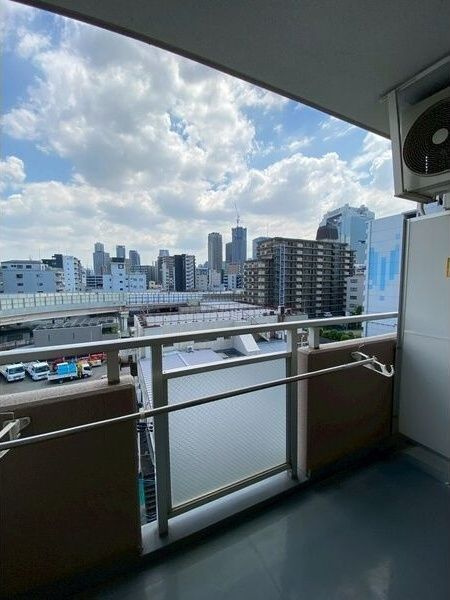 おおきに北梅田サニーアパートメントのバルコニー