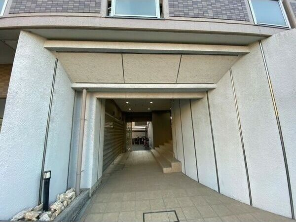 おおきに北梅田サニーアパートメントのエントランス