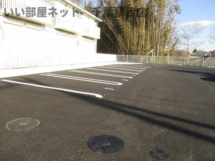 エオス　パーラー影山の駐車場|駐車スペースもあります