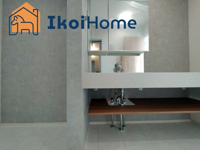 明石市二見町西二見　新築戸建の洗面所|◆同社施工例◆洗面台はお化粧をする時にも便利な３面鏡＆お掃除の際にも便利なハンドシャワータイプです。