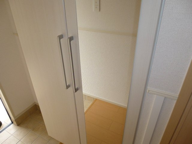 ウィステリアＮの玄関|シューズボックス
