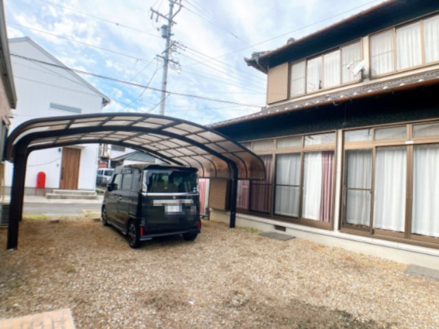 岩滑借家Aの駐車場