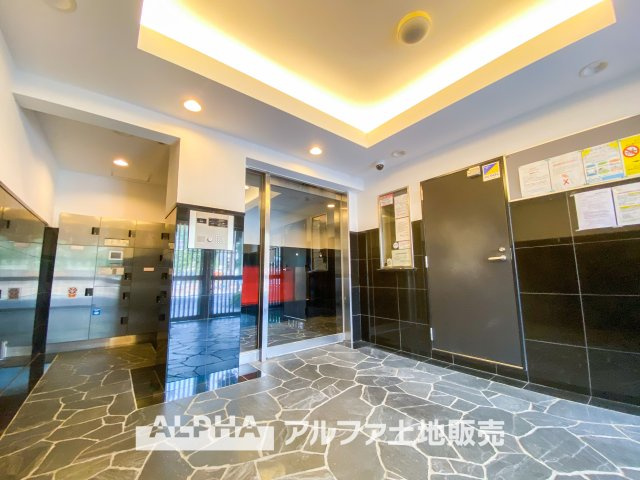 クレアメゾン青梅のエントランス|【Entrance】
◆エントランス◆管理の行き届いた綺麗なエントランスは、扉を開けると温もりと幸せと楽しさいっぱいの我が家に帰ってきたんだなと落ち着く瞬間。