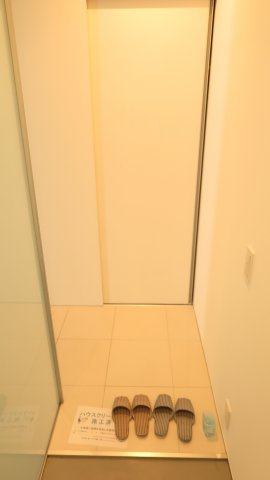 La Douceur湊町の玄関