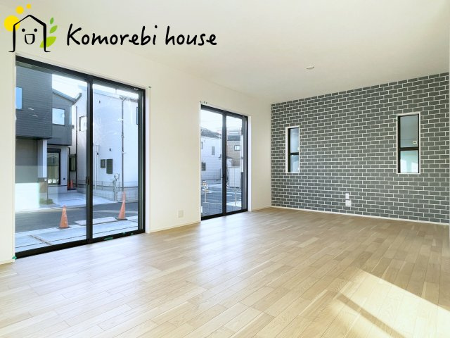 大宮指扇Norths side　新築一戸建て　グリーンガーデン　Bの居間・リビング|横長LDKは家具配置も自由で開放感あり。家族のライフスタイルに合わせた快適な暮らしを叶えます。