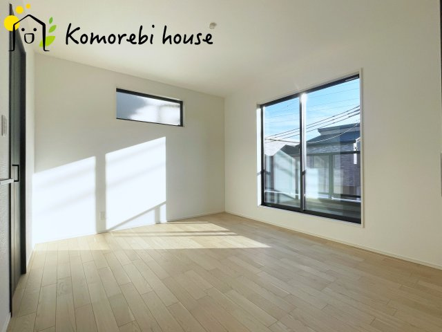 大宮指扇Norths side　新築一戸建て　グリーンガーデン　Bの寝室|一日の疲れをゆっくり癒せる主寝室は、ベッドを置いてもゆとりある広さが魅力。収納完備で衣類もスッキリ収まり、静かで落ち着いた空間が快適な眠りをサポートします。